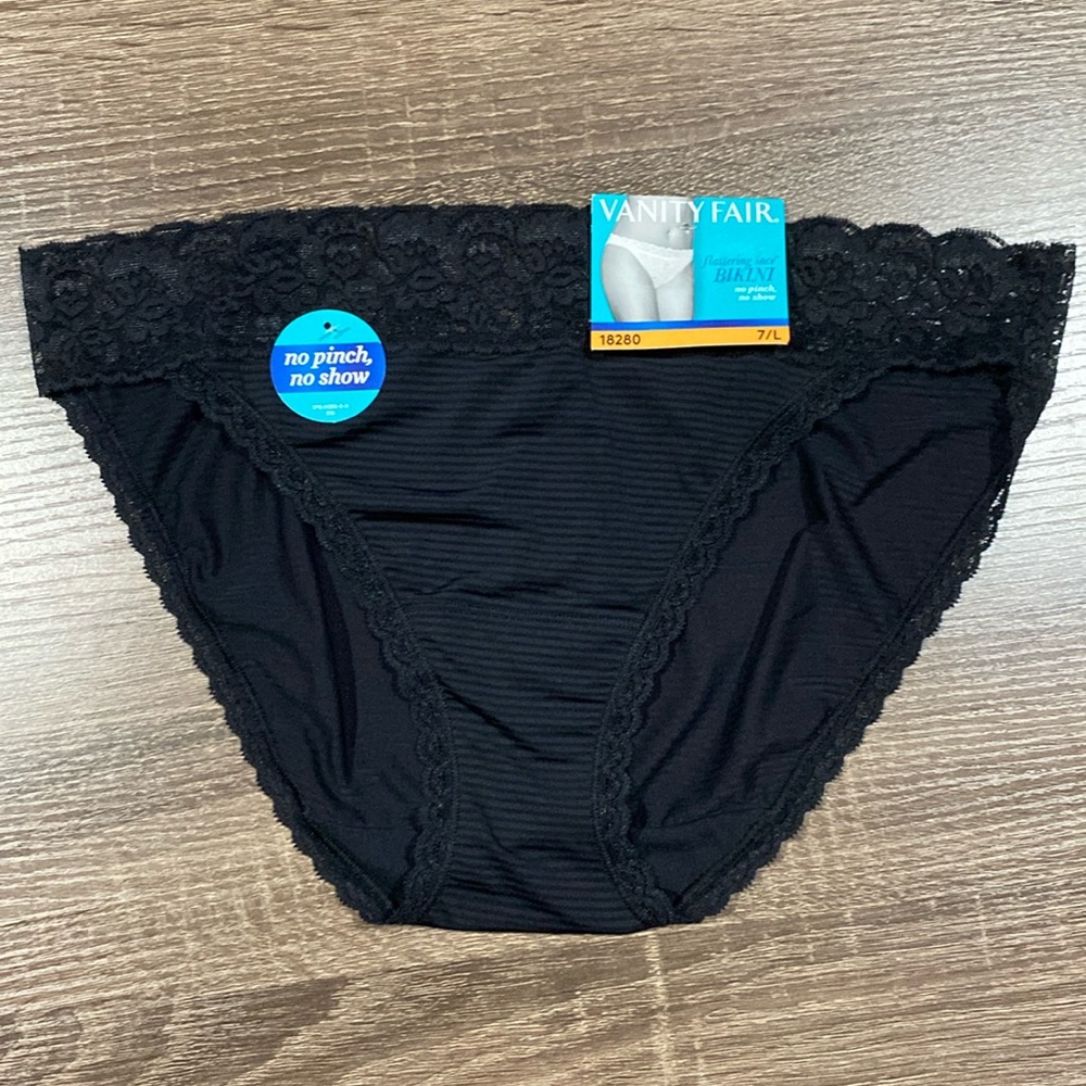 NWT - Vanity Fair Flattering Lace Bikini Panties - Black - 7 (L)
